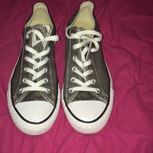 Grey low top converse